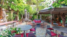  Τραπεζάκια έξω: 9 μέρη στην Αθήνα για καφέ, φαγητό και ποτό