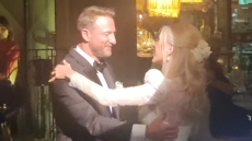 Κώστας Καραφώτης - Κάτια Μάνου: Ο πρώτος χορός των νεόνυμφων - Δείτε το βίντεο