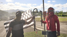 Νέα Καληδονία: Ο Μακρόν δίνει χώρο στον διάλογο – Αίρονται κάποια από τα έκτακτα μέτρα