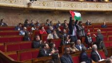 Γαλλία: Για «τη σφαγή» στη Γάζα διαμαρτυρόταν ο βουλευτής που ύψωσε παλαιστινιακή σημαία στην Εθνοσυνέλευση 