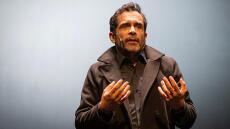 Κωνσταντίνος Μαρκουλάκης: Η θεατρική του συνεργασία με τον σπουδαίο σκηνοθέτη  Γκι Κασίερς έρχεται στην Αθήνα