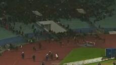 Βίντεο: Εισβολή οπαδών και ξύλο σε ποδοσφαιρικό αγώνα στη Βουλγαρία 