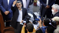 Προεδρικές εκλογές στο Ιράν: Την υποψηφιότητά του υπέβαλε ο σκληροπυρηνικός Αχμαντινετζάντ - Γιατί μπορεί να απορριφθεί