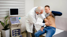 Καρκίνος παχέος εντέρου: Ο προσυμπτωματικός έλεγχος πριν τα 45 σώζει ζωές