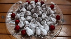 Αμυγδαλωτά με φρέσκα κεράσια