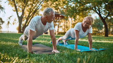 Αντιγήρανση: Ποιες δύο συνήθειες δεν πρέπει να λείπουν από την καθημερινότητα των 65χρονων
