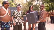 Όταν μια απομονωμένη φυλή του Αμαζονίου γνώρισε το ίντερνετ: Τα social media, το πορνό και ο... διχασμός