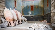 Πομπηία: Αρχαιολόγοι ανακάλυψαν σπάνιο μπλε δωμάτιο με τοιχογραφίες γυναικείων μορφών - Δείτε βίντεο, φωτογραφίες