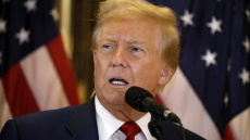 Τραμπ: Μοναδικός Ρεπουμπλικάνος υποψήφιος για τις προεδρικές, πέρασε την πρώτη εκλογική δοκιμασία μετά την καταδίκη του