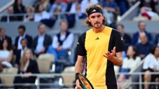 Ο Τσιτσιπάς νίκησε 2-0 τον Σκουίρ και ξεκίνησε με το δεξί τη σεζόν στο γρασίδι - Βίντεο 