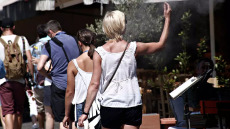 Καύσωνας και υψηλές θερμοκρασίες: Δέκα SOS οδηγίες για την αντιμετώπισή τους – Δείτε βίντεο