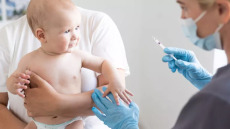 Κοκκύτης: Ιλιγγιώδης αύξηση κρουσμάτων – Ποιοι πρέπει να εμβολιαστούν άμεσα