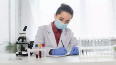 Απίστευτο: Πόσες μέρες μένει ο κορωνοϊός στο σπέρμα μετά την αρχική μόλυνση