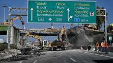 Συνεχίζονται οι εργασίες κατεδάφισης της γέφυρας στον Ισθμό - Οι κυκλοφοριακές ρυθμίσεις που ισχύουν 