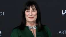 Αντζέλικα Χιούστον: Θα συμμετέχει στην τηλεοπτική μεταφορά του «Towards Zero» της Αγκάθα Κρίστι