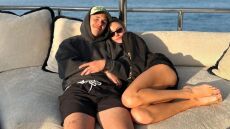 Αριάνα Γκράντε: Σε σχέση με την ηθοποιό Μάικα Μονρό ο πρώην σύζυγός της