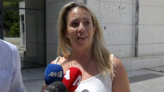Οι πρώτες δηλώσεις της Έλενας Αθανασοπούλου μετά την αθώωση του Κωστόπουλου: «Ηθικά νιώθω δικαιωμένη»