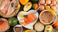 Πόσο εύκολα θα αδυνατίσουμε τρώγοντας μόνο πρωτεΐνες – Τι αλλάζει στο μικροβίωμα