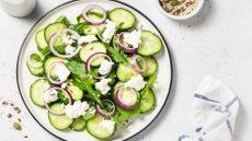 4 δροσερές καλοκαιρινές σαλάτες με αγγούρι