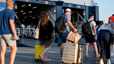 Γεμάτα τα πλοία από τα λιμάνια για το τριήμερο του Αγίου Πνεύματος - 70.000  φεύγουν από Πειραιά, Ραφήνα, Λαύριο