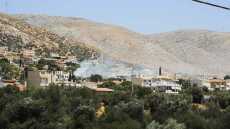 Υπό μερικό έλεγχο η φωτιά στα Καλύβια 