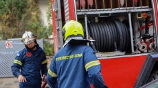 Φωτιά στη Σαλαμίνα: Ανατράπηκε όχημα της πυροσβεστικής, τραυματίστηκε ελαφρά ο οδηγός του