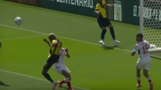 Copa America: «Δολοφονικό» φάουλ από τον Βαλένσια - Αποβλήθηκε ο αρχηγός του Εκουαδόρ