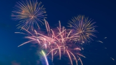 Πρόστιμο €3.000 για βεγγαλικά στην Αρτέμιδα - Αναζητούνται αυτοί που έριξαν πυροτεχνήματα στην Πάρνηθα