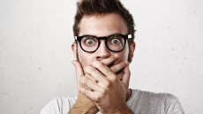 Απίστευτο: Εμφάνισε τριχοφυΐα στο εσωτερικό του λαιμού του – Τι το προκάλεσε