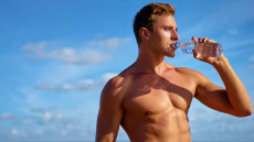 Στυτική λειτουργία: Πόσο επικίνδυνο είναι ένα πλαστικό μπουκάλι για τη στύση