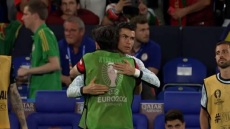 Euro 2024: Ο Κβαρατσχέλια πρώτα πήγε στον Κριστιάνο και μετά πανηγύρισε για τη Γεωργία - Δείτε βίντεο