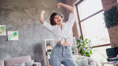 Ελεύθεροι ή σε σχέση; Τι προτιμούν οι 20ρηδες σήμερα