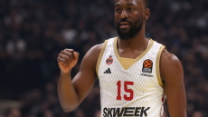 Αποσύρθηκε από την ενεργό δράση ο Κέμπα Γουόκερ - Βίντεο 