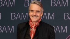 Τζέρεμι Άιρονς: Θα υποδυθεί τον πατέρα της Τζένιφερ Άνιστον στο Morning Show