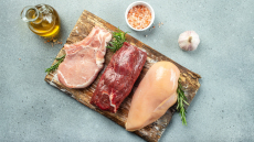 Γιατί δεν πρέπει να πλένουμε ποτέ το κρέας πριν από το μαγείρεμα;