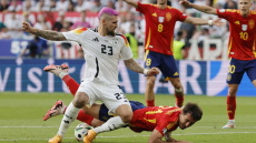 Λέμαν για το ροζ χρώμα μαλλιών του Άντριχ: Μπορεί να νιώθει γυναίκα, ίσως έχει πρόβλημα προσωπικότητας - Βίντεο 