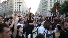 Γαλλία: Ξεκινούν τα μετεκλογικά παζάρια σε κλίμα αβεβαιότητας - Κομμένη στα 3 η εθνοσυνέλευση