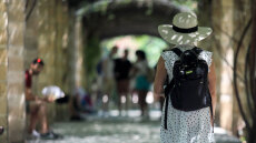 Ζέστη μέχρι τα μέσα της εβδομάδας - «Ψυχρή λίμνη» φέρνει καταιγίδες από την Παρασκευή, λέει ο Μαρουσάκης 