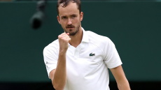 Wimbledon: Ο Μεντβέντεφ απέκλεισε μετά από μάχη 4 ωρών τον Σίνερ και θα παίξει με τον Αλκαράθ στα ημιτελικά -Βίντεο 