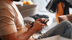 Airbnb: Κινέζος φέσωσε με 3.500 ευρώ ιδιοκτήτη ακινήτου για τηλεφωνικές κλήσεις μέσω internet