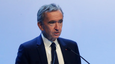 Προειδοποίηση από Μπερνάρ Αρνό: Κίνδυνος «παγκόσμιας καταστροφής» λόγω της κρίσης στη Μέση Ανατολή