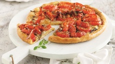 Λαδένια Κιμώλου: η ελληνική πίτσα σε 6 διαφορετικές παραλλαγές