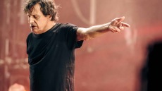 Βασίλης Παπακωνσταντίνου: Οι αθηναϊκές συναυλίες με τις οποίες θα κορυφωθεί η περιοδεία του