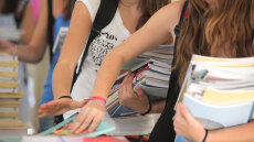 Πολλαπλό βιβλίο: Τι αλλάζει για εκπαιδευτικούς και μαθητές - Η επίπτωσή του στην Τράπεζα Θεμάτων