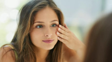 Ακμή: Τα πολύτιμα συμπληρώματα που μειώνουν τη φλεγμονή – Ποια είναι η διατροφή που ηρεμεί το δέρμα