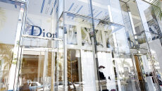 Ιταλία: Στο στόχαστρο μεγάλης έρευνας οι οίκοι Armani και Dior για εκμετάλλευση των εργαζομένων 