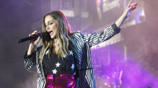 H Δέσποινα Βανδή ακύρωσε συναυλία στην Τουρκία γιατί οι διοργανωτές ανήρτησαν αφίσα του Ατατούρκ