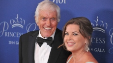 Ντικ Βαν Ντάικ: Ο ηθοποιός και η σύζυγός του Αρλίν Σίλβερ μιλούν για τα 46 χρόνια που τους χωρίζουν  