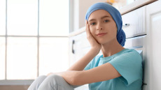 Καρκίνος: Γιατί η νόσος χτυπά όλο και πιο νέους; Δύο ογκολόγοι απαντούν