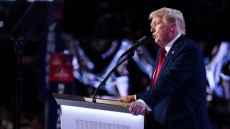 Ντόναλντ Τραμπ: Δεν με προειδοποίησε κανείς πριν ανέβω στη σκηνή